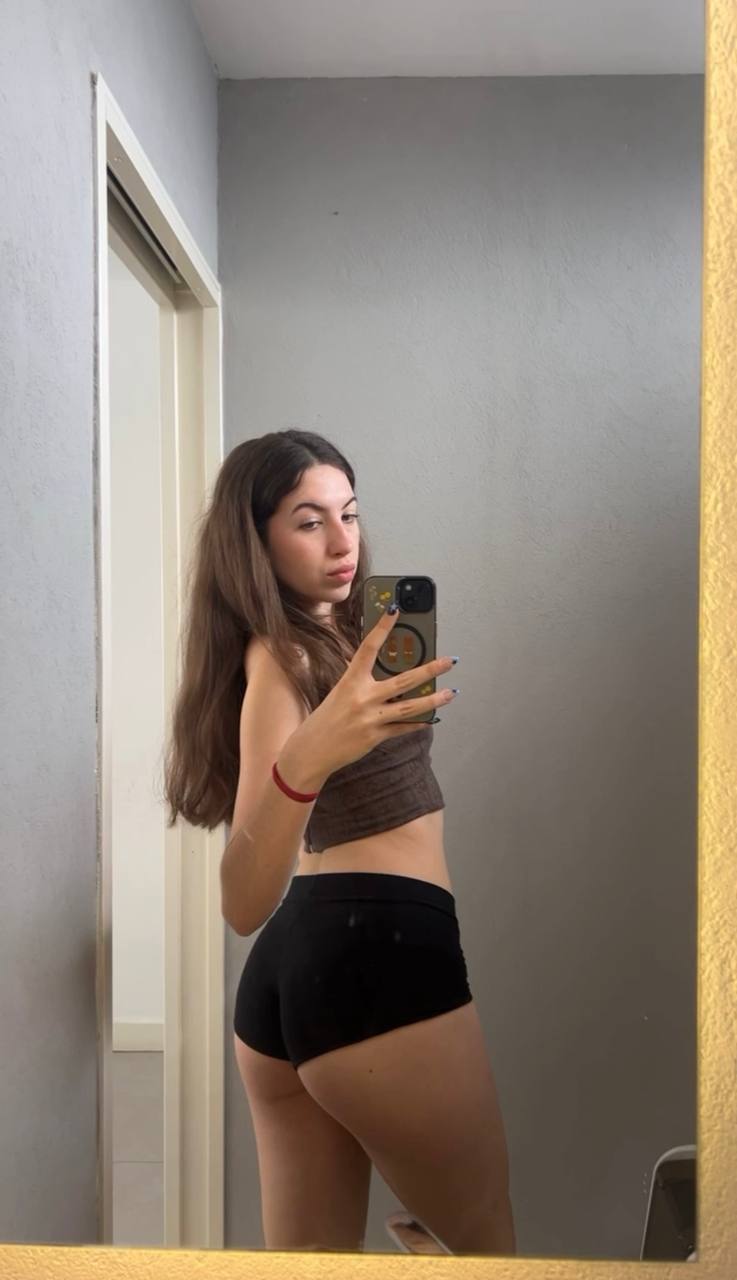 Amber in her underwear in Shenyang