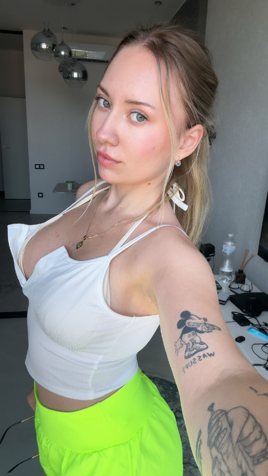 KateV in her underwear in Shenyang