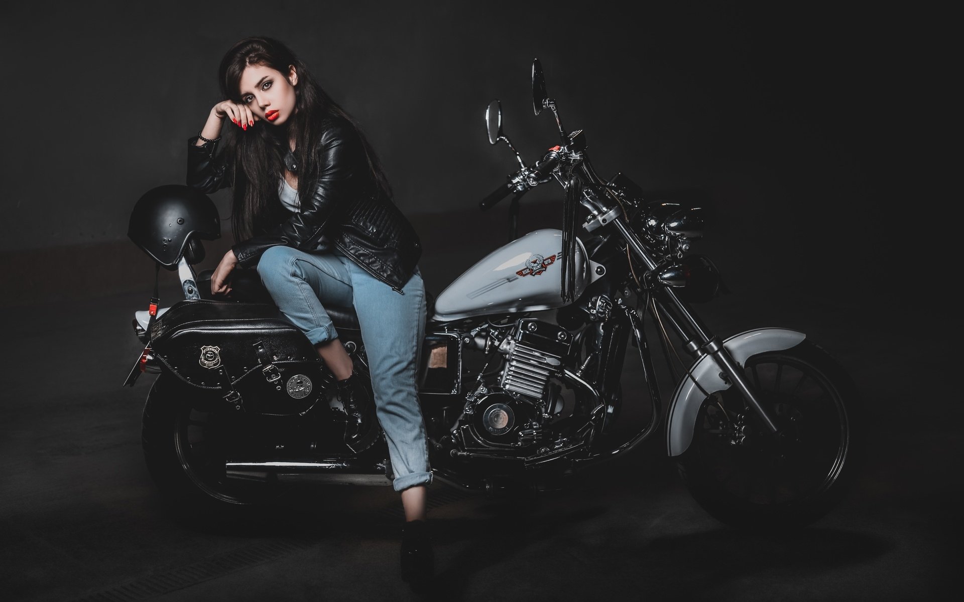 Biker girls: style and drive brings the glow — live moments in Shenyang