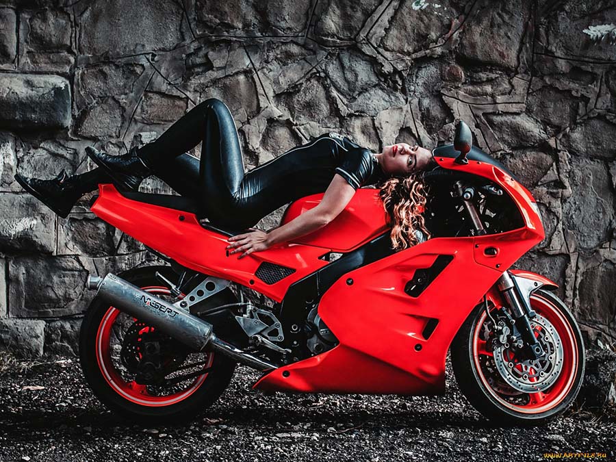 Beautiful girl Beautiful girls and motorcycles in Shenyang