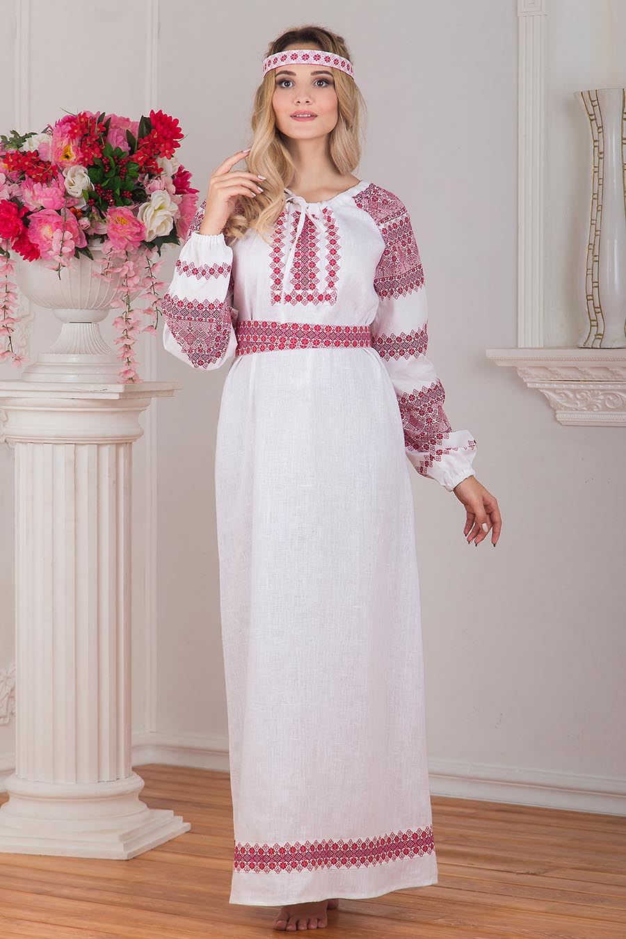 Women in Slavic costumes in Shenyang