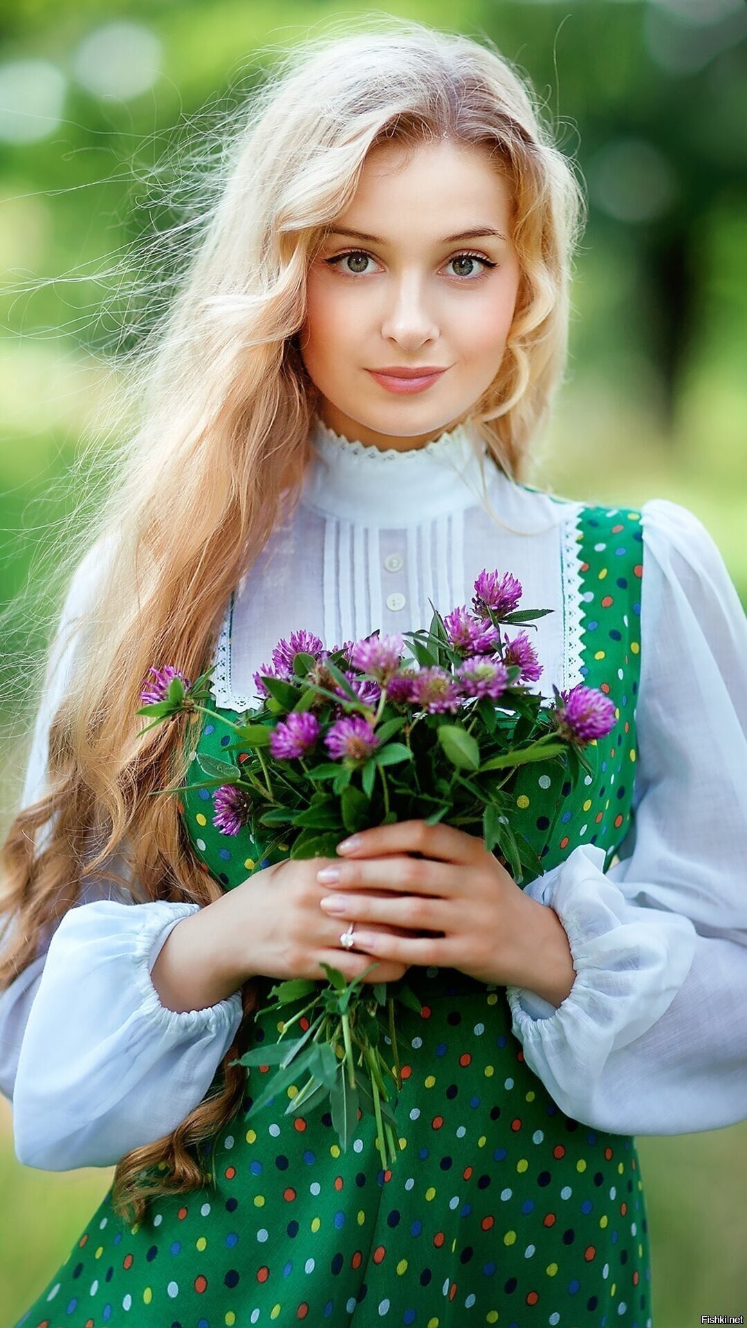 Girls in Slavic costumes in Shenyang